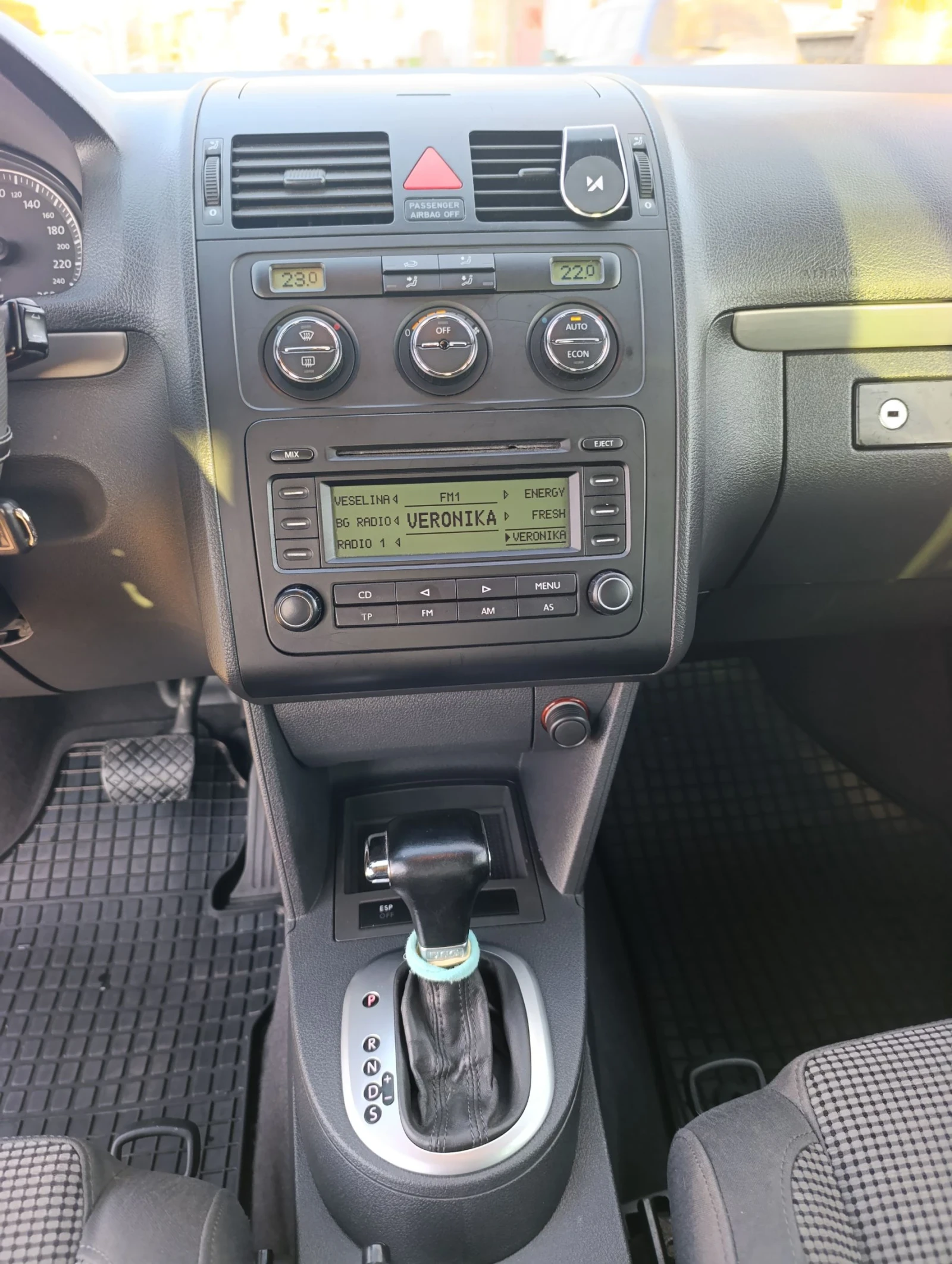 VW Touran 2.0 TDI 140к.с., снимка 11 - Автомобили и джипове - 53851451