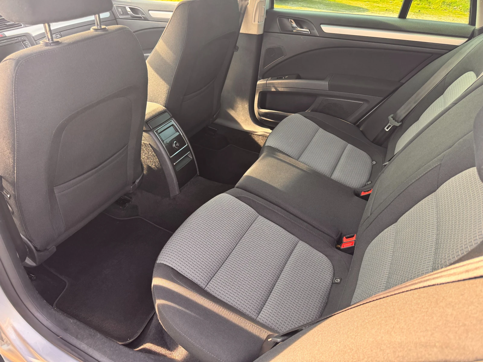 Skoda Superb, снимка 6 - Автомобили и джипове - 53856952