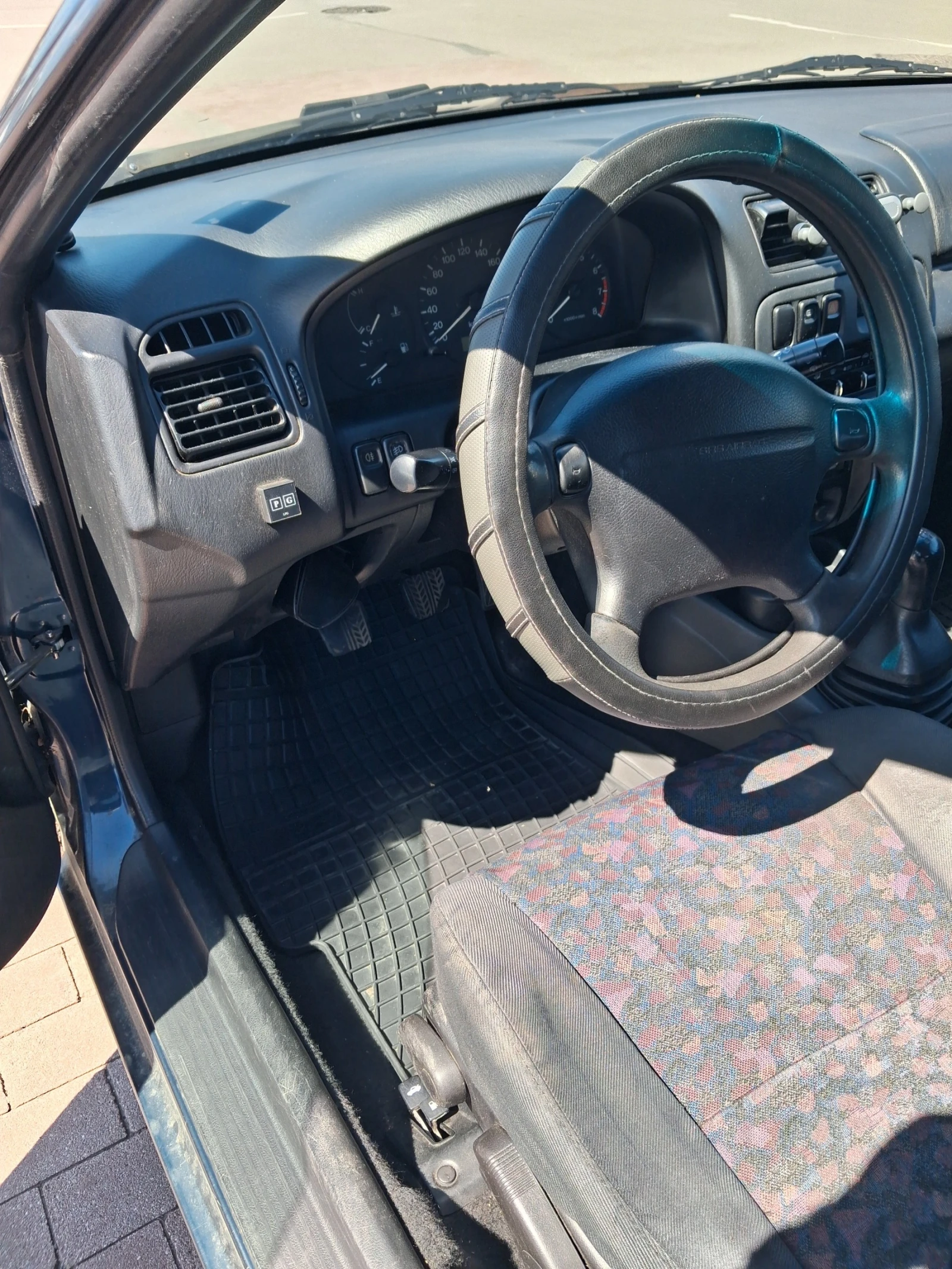 Mazda 323 1.5i BA, снимка 13 - Автомобили и джипове - 54685941