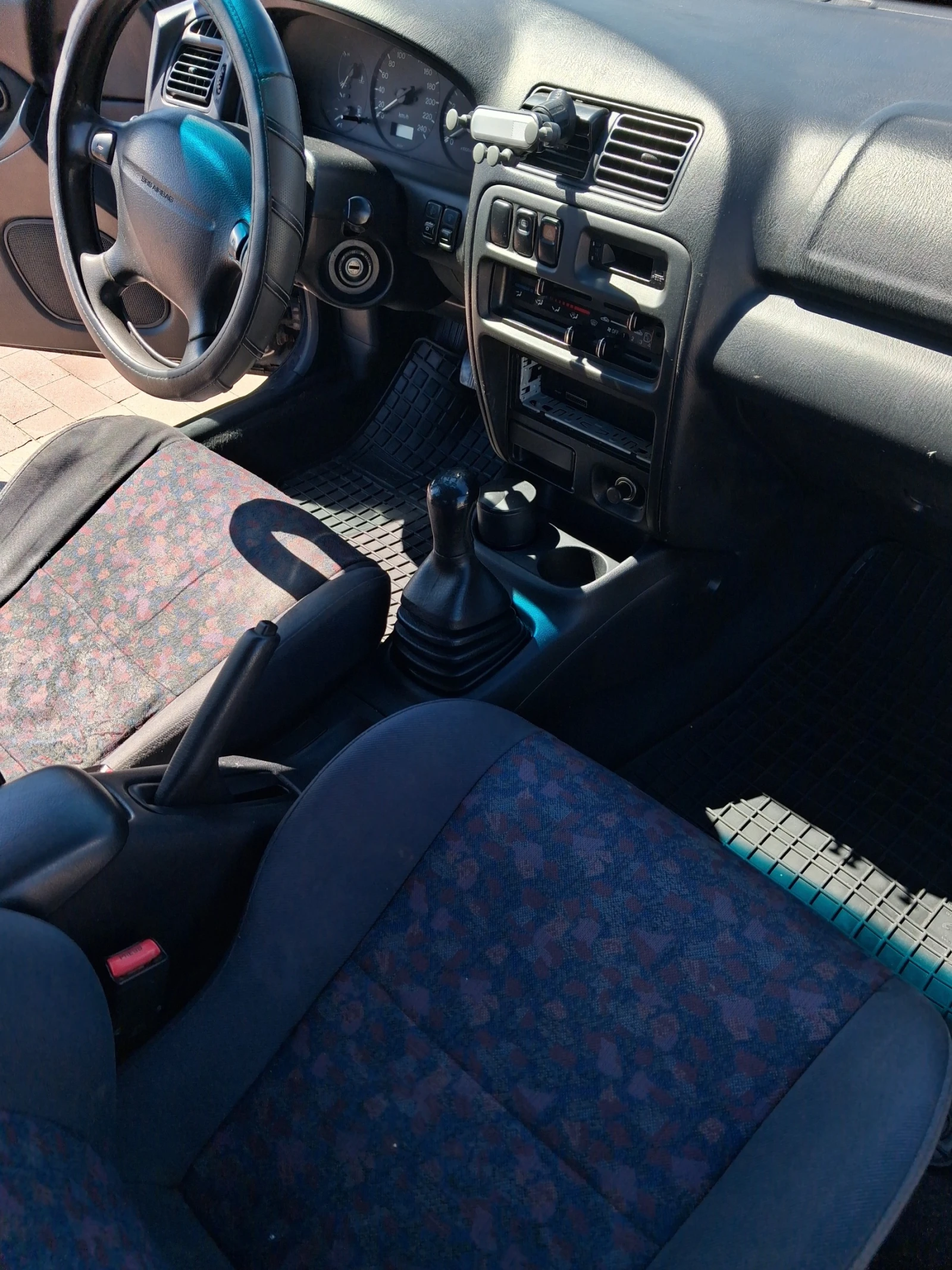 Mazda 323 1.5i BA, снимка 11 - Автомобили и джипове - 54685941