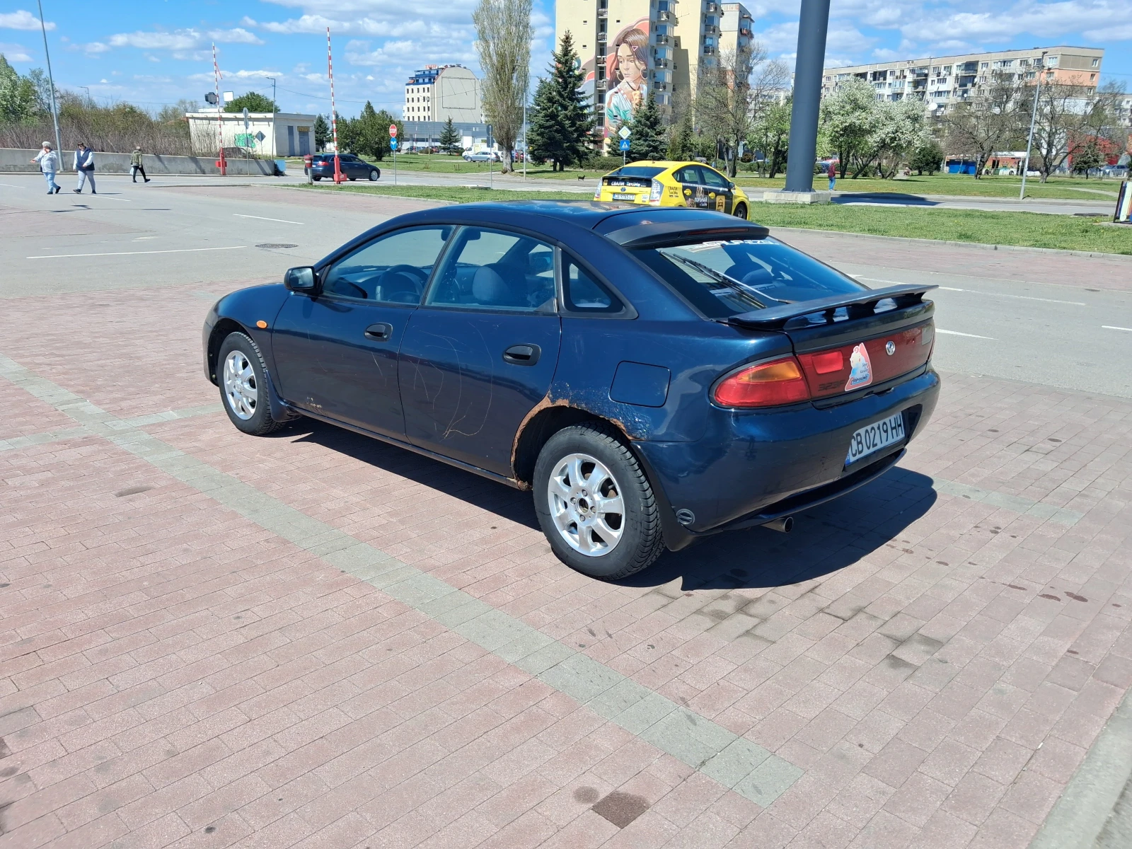 Mazda 323 1.5i BA, снимка 3 - Автомобили и джипове - 54685941