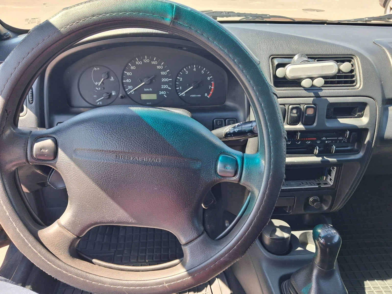 Mazda 323 1.5i BA, снимка 15 - Автомобили и джипове - 54685941