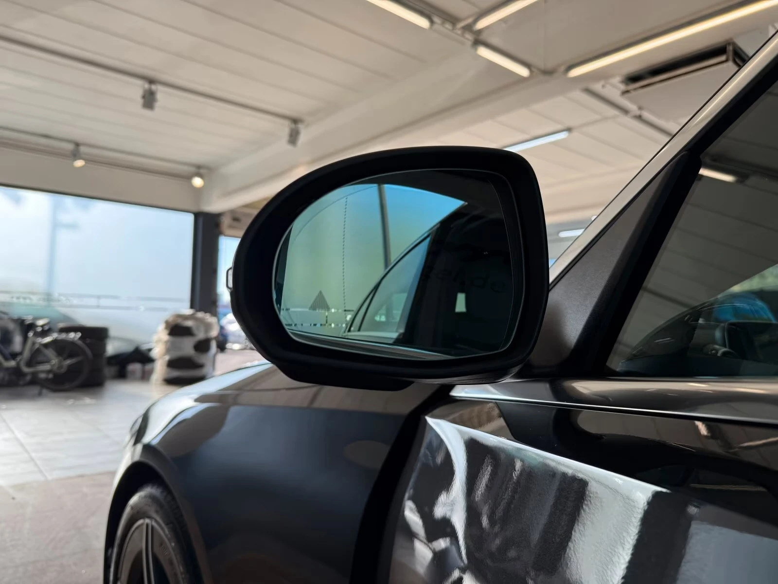 Mercedes-Benz C 220 d / AMG / LED / CAMERA / DISTRONIC / KEYLESS / , снимка 6 - Автомобили и джипове - 54736046