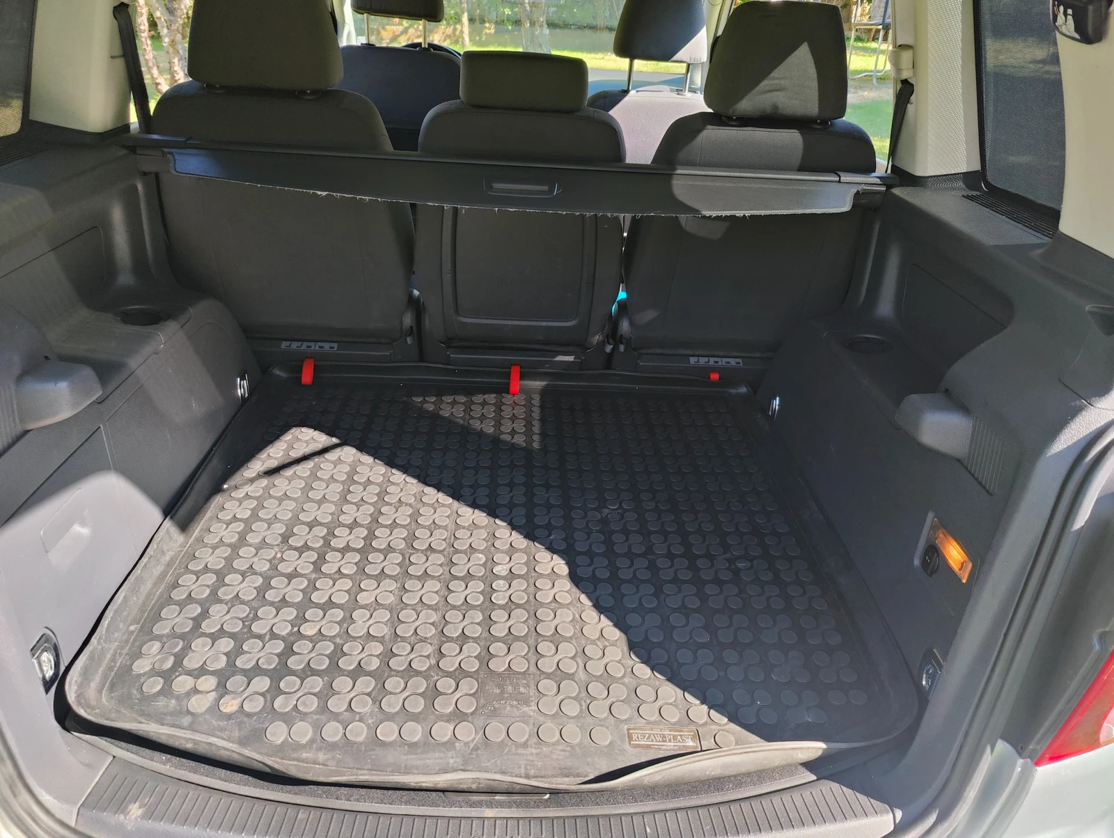VW Touran, снимка 11 - Автомобили и джипове - 54919233