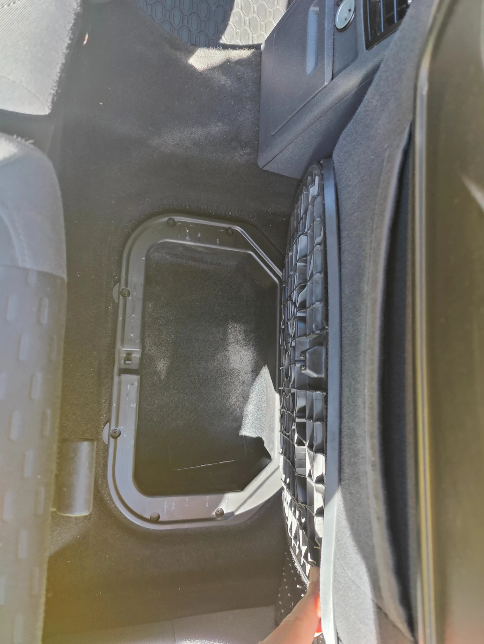 VW Touran, снимка 15 - Автомобили и джипове - 54919233