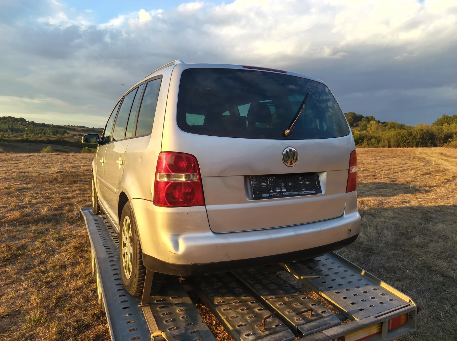 VW Touran 1.9, снимка 6 - Автомобили и джипове - 56219252