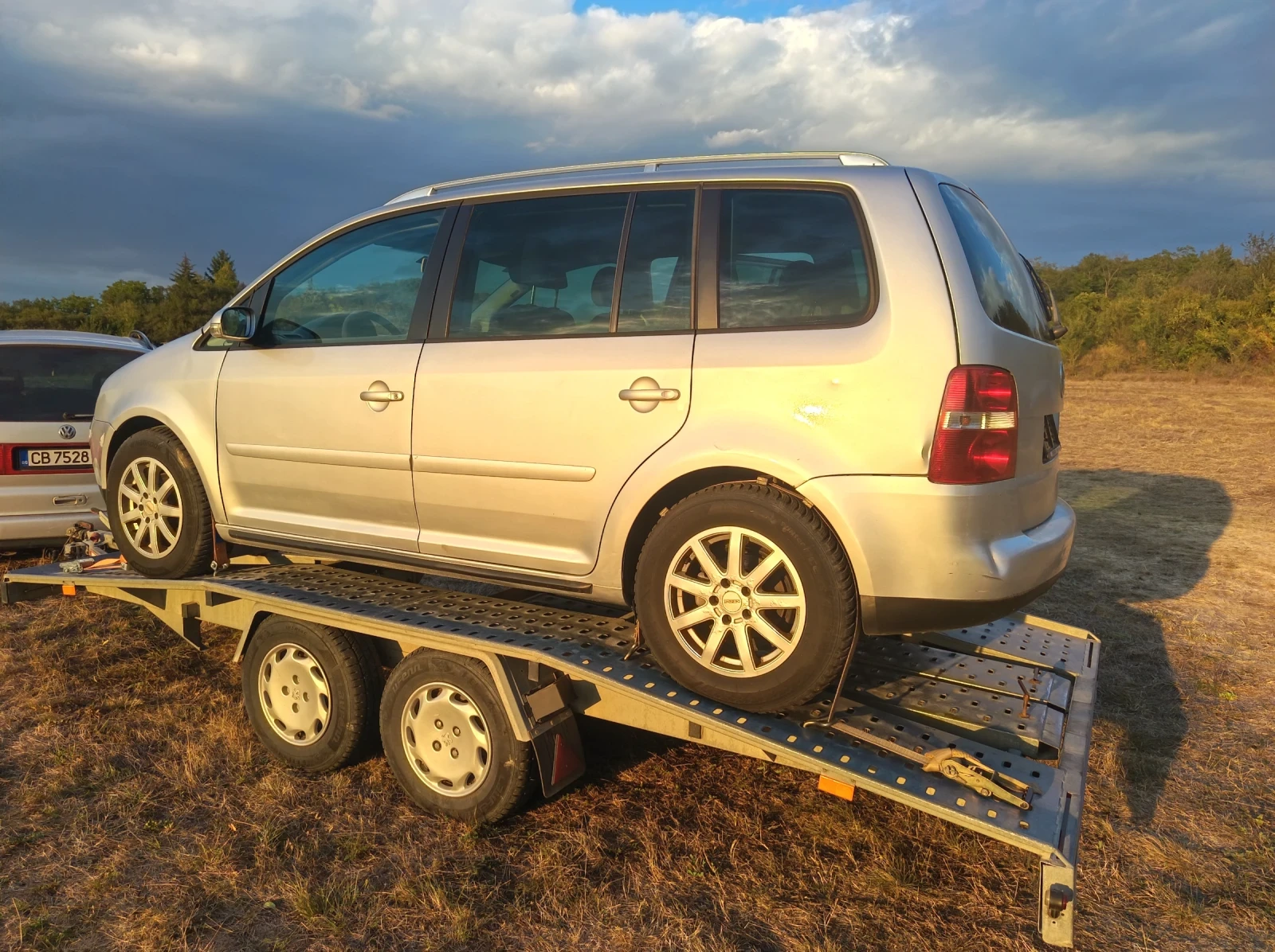 VW Touran 1.9, снимка 7 - Автомобили и джипове - 56219252