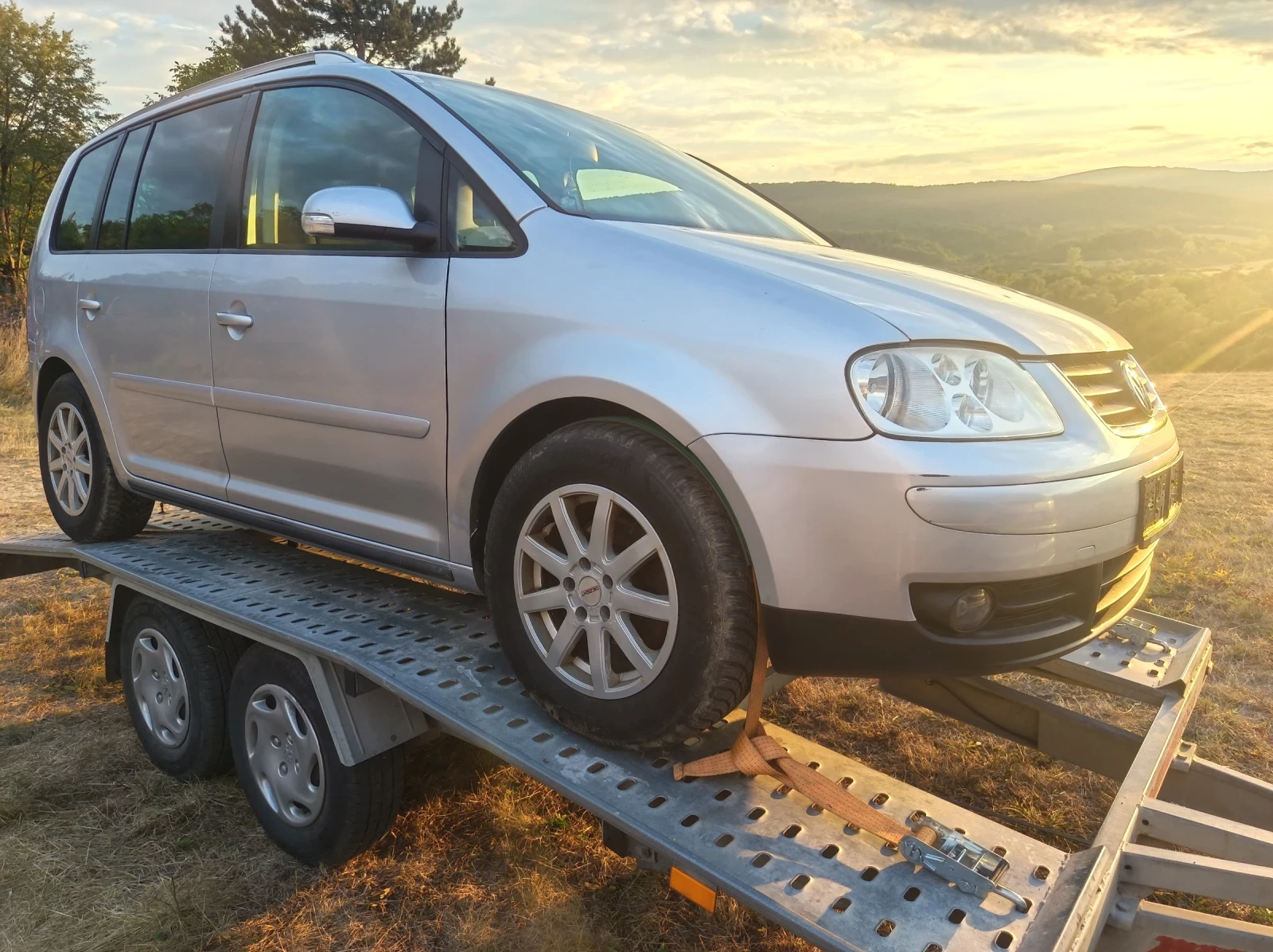 VW Touran 1.9, снимка 3 - Автомобили и джипове - 56219252