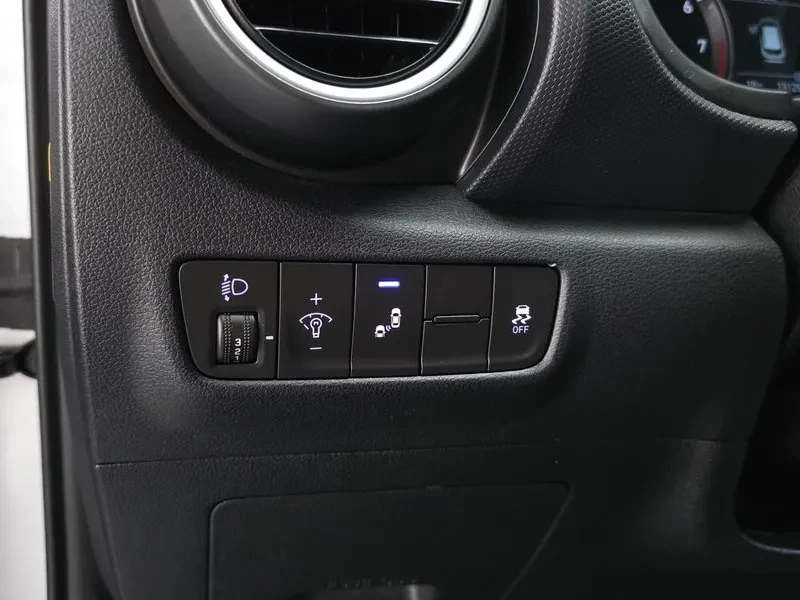 Hyundai Kona 1.6Т, снимка 14 - Автомобили и джипове - 54257152