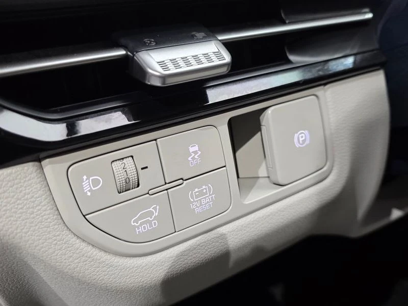 Kia Sportage HEV 1.6 4WD| 226к.с.| ВКЛ.ТЕХНОТЕСТ, снимка 12 - Автомобили и джипове - 55385509