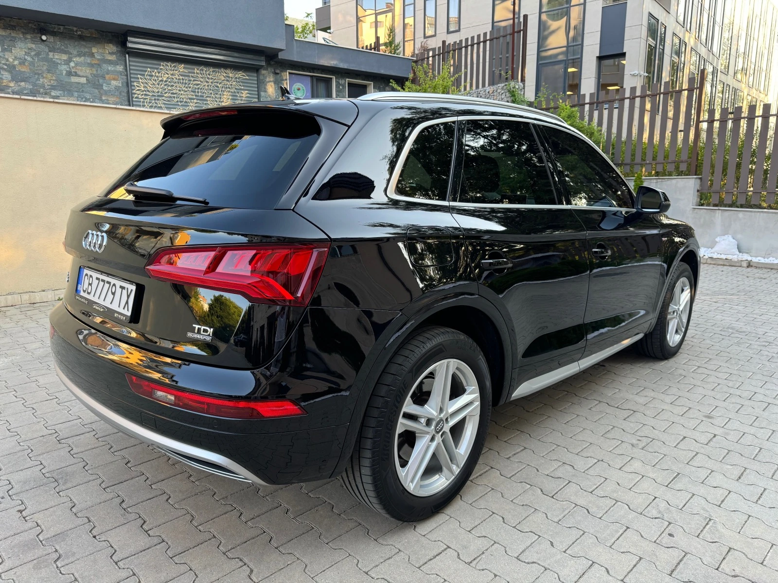 Audi Q5 2.0TDI-S line+ Quattro-MATRIX-Digital-Carplay*  - изображение 4