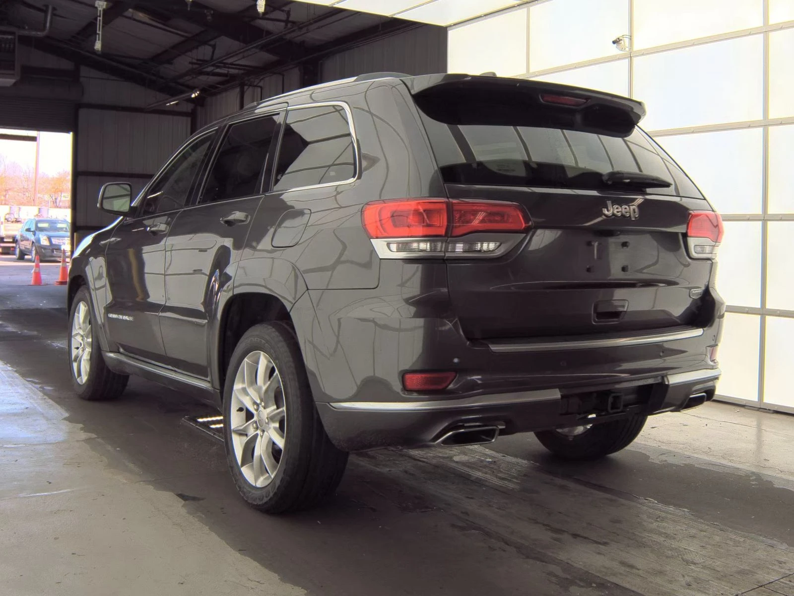 Jeep Grand Wagoneer  - изображение 8