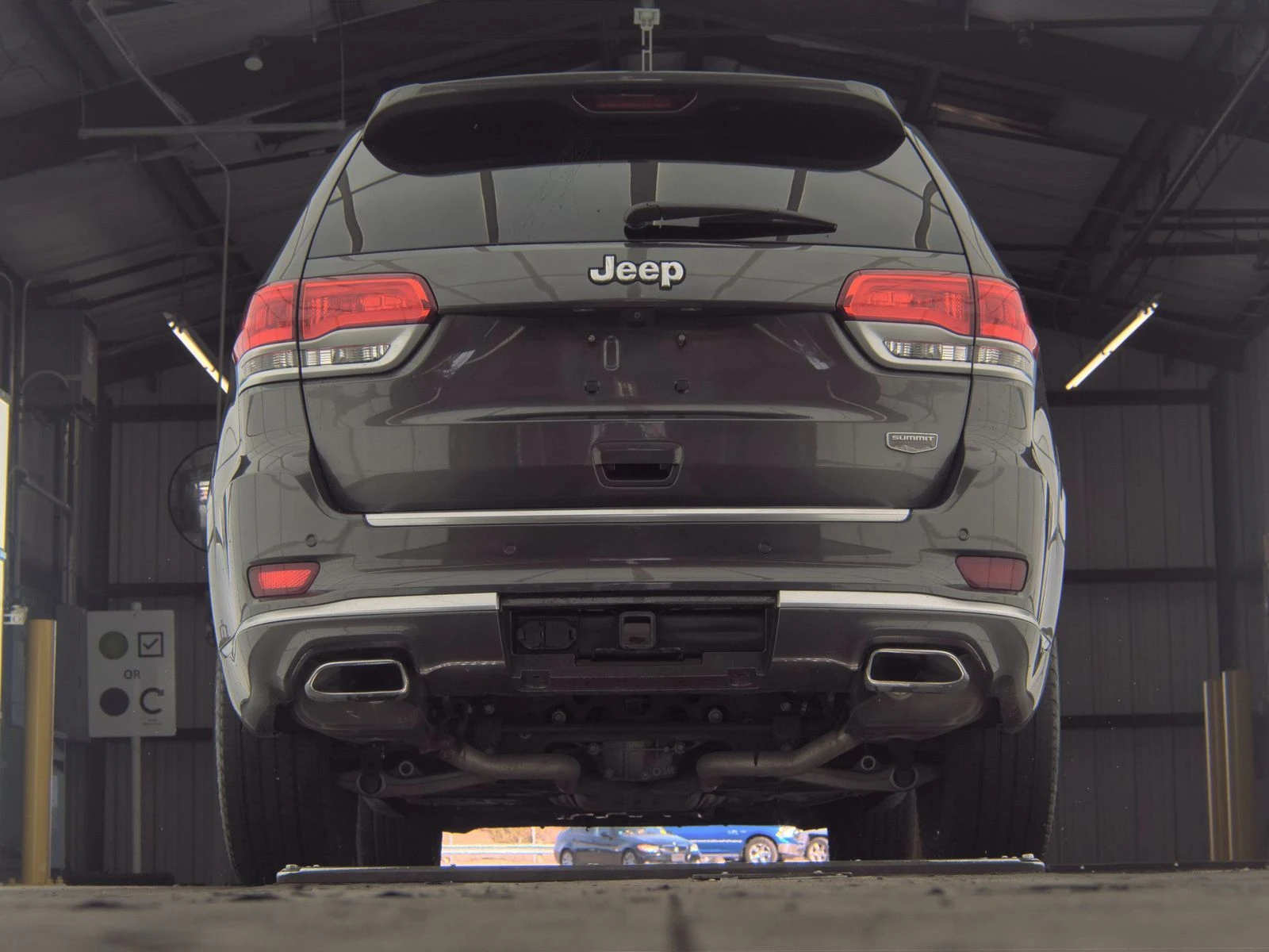 Jeep Grand Wagoneer  - изображение 7