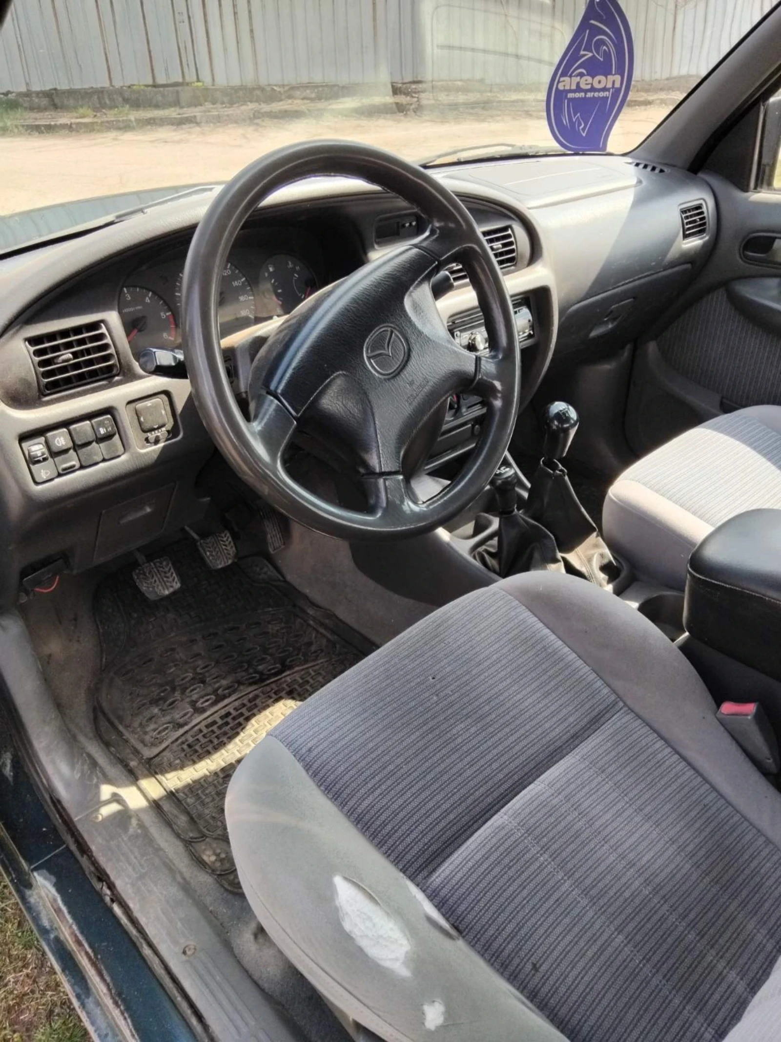 Mazda B2500 2.5 TDI, снимка 12 - Автомобили и джипове - 53992352