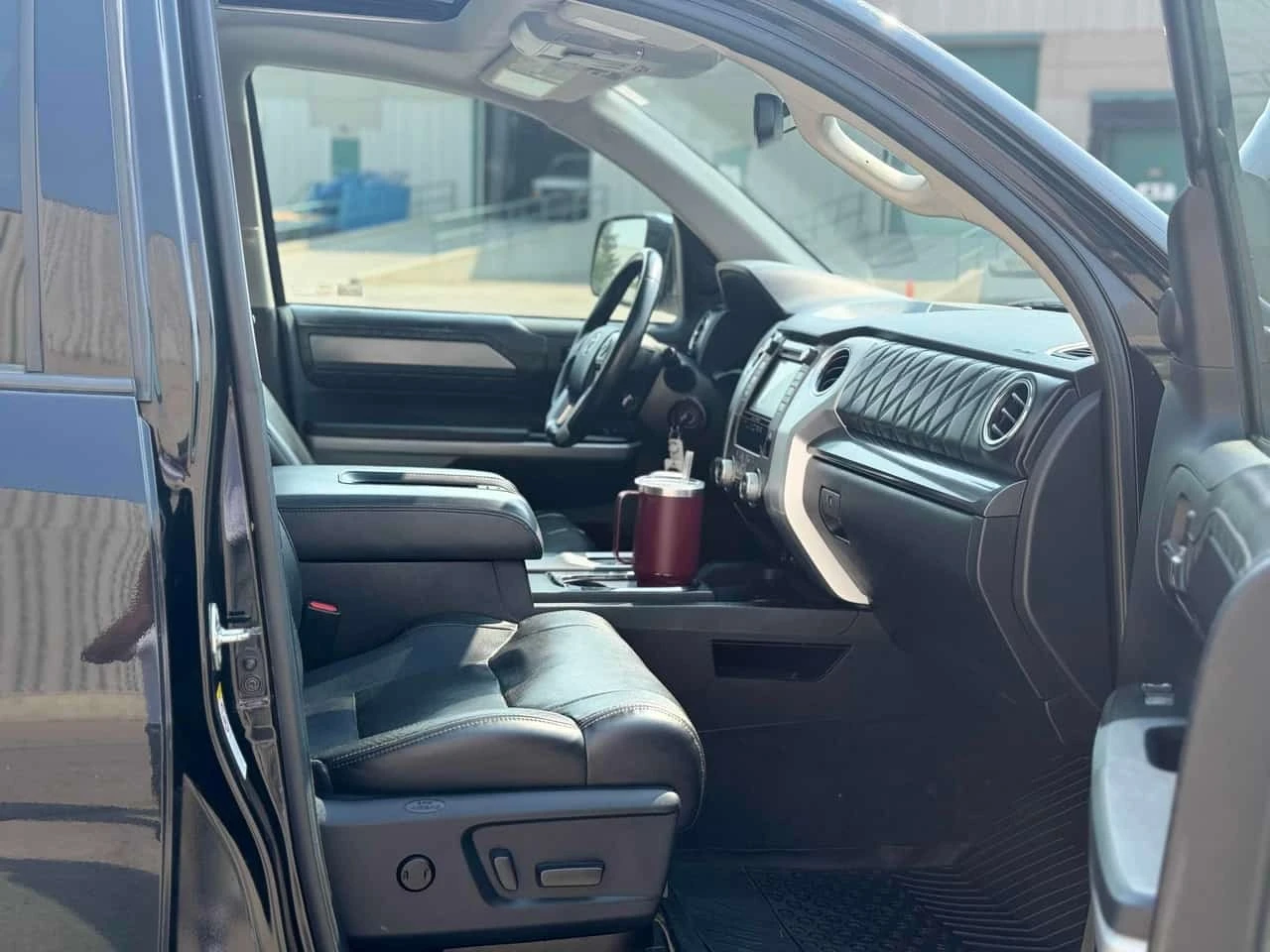 Toyota Tundra Platinum | CARFAX | АВТОКРЕДИТ БЕЗ ПЪРВОНАЧАЛНА , снимка 14 - Автомобили и джипове - 55793393