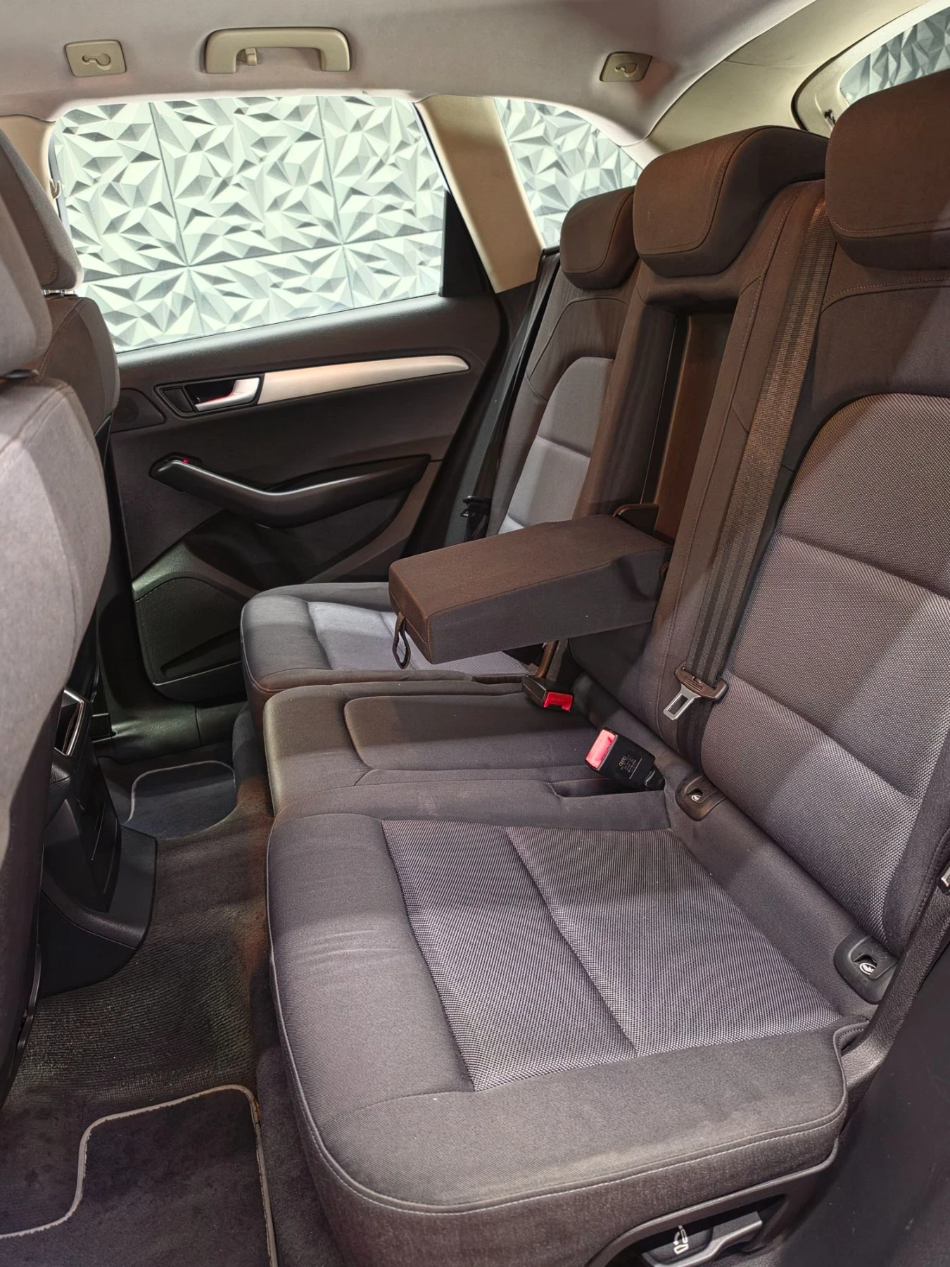 Audi Q5 2.0TDI* 170кс* АВТОМАТ* QUATTRO* НАВИ* ТЕМПОМАТ* П, снимка 9 - Автомобили и джипове - 55823429