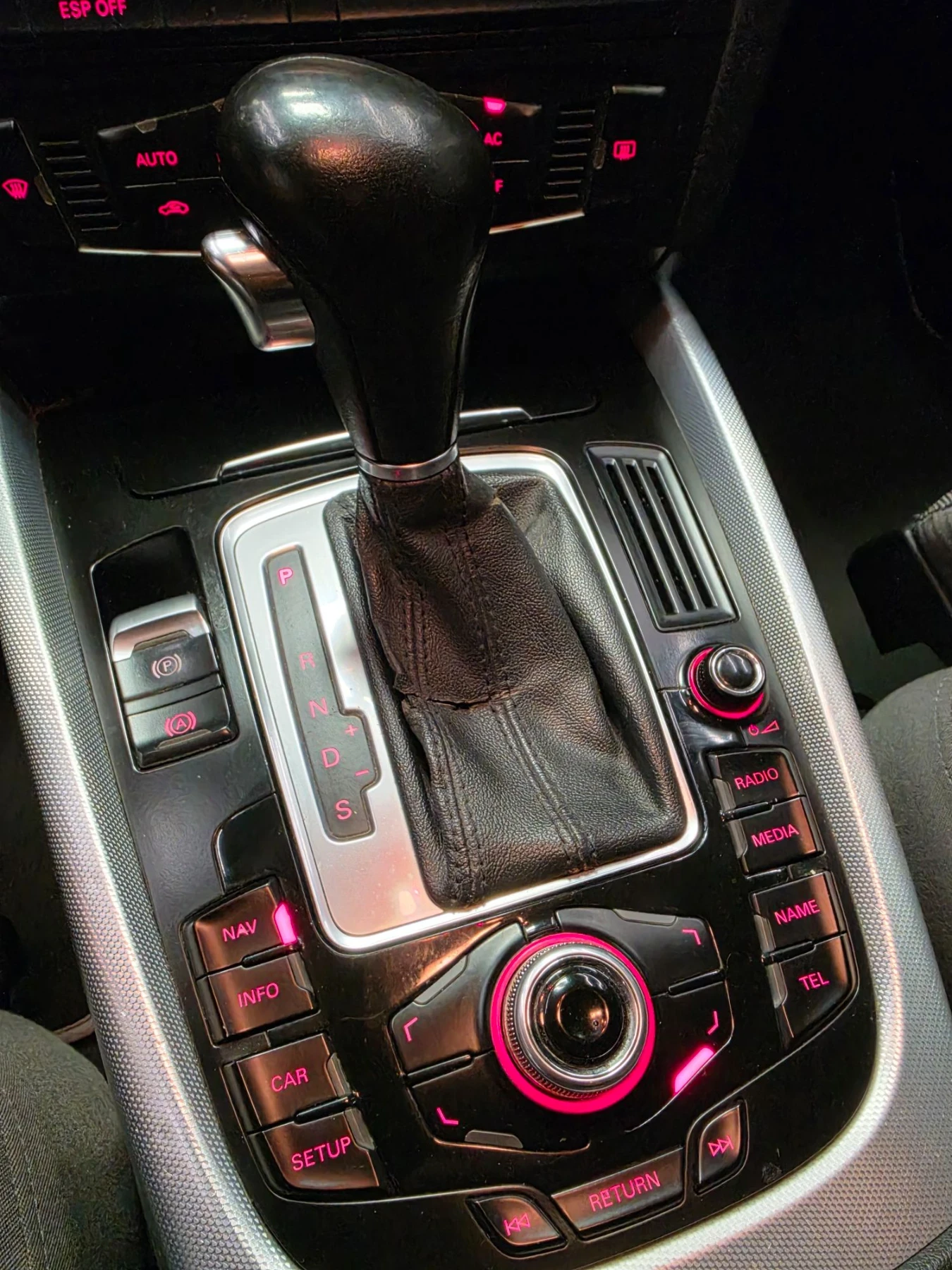Audi Q5 2.0TDI* 170кс* АВТОМАТ* QUATTRO* НАВИ* ТЕМПОМАТ* П, снимка 6 - Автомобили и джипове - 55823429