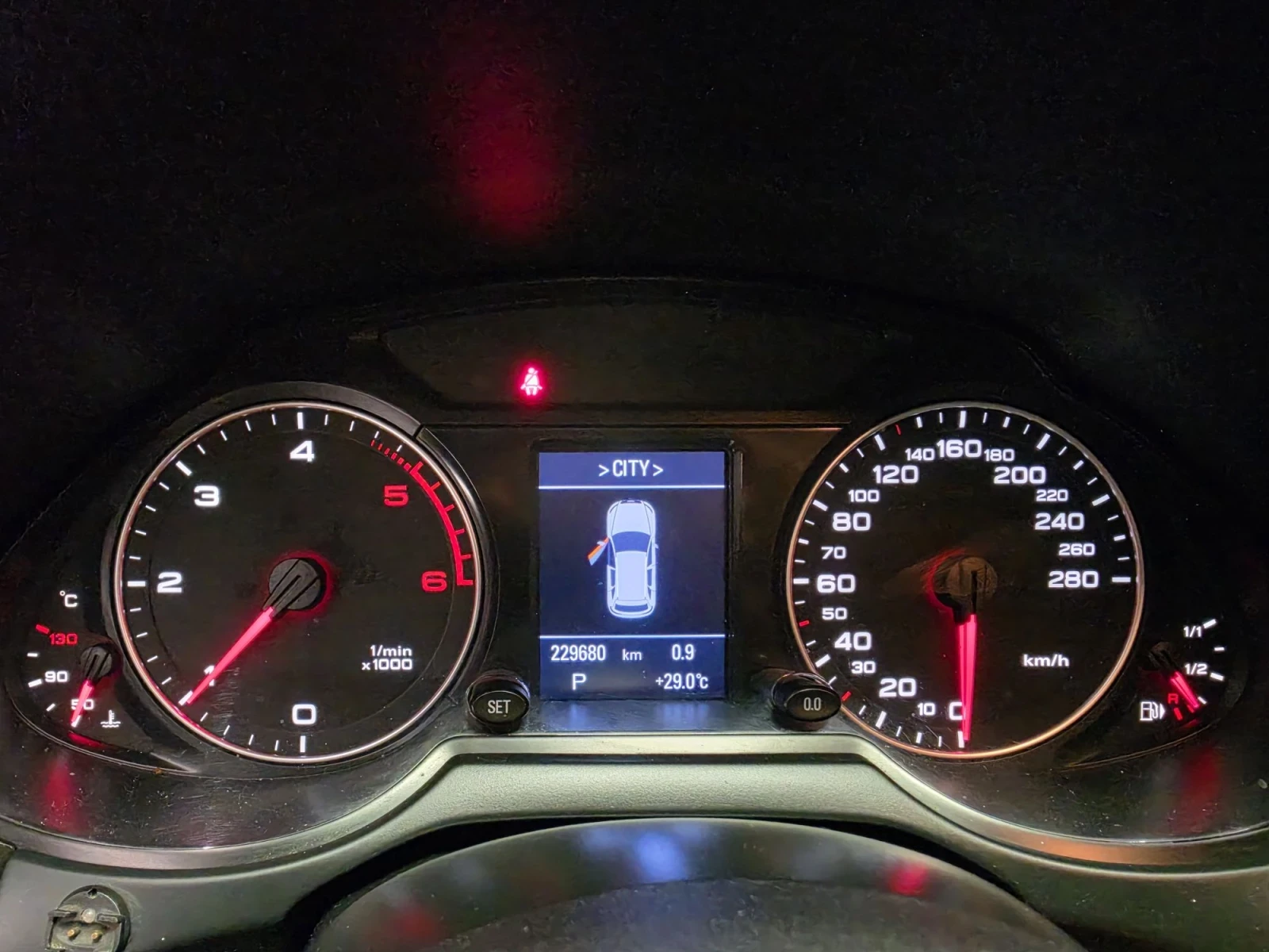 Audi Q5 2.0TDI* 170кс* АВТОМАТ* QUATTRO* НАВИ* ТЕМПОМАТ* П, снимка 4 - Автомобили и джипове - 55823429