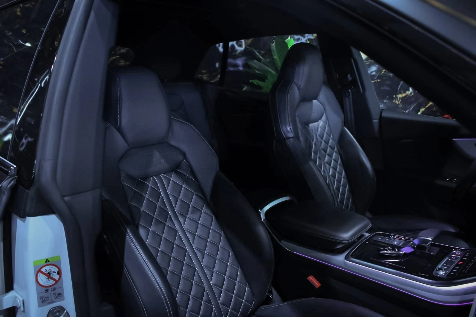 Audi SQ8 4.0D V8 MATRIX B&O ПАНО ЛИЗИНГ 100%, снимка 13 - Автомобили и джипове - 56708847