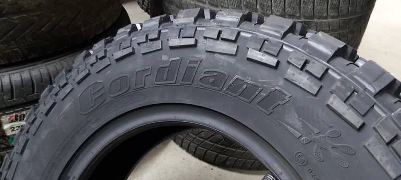 Гуми Всесезонни 225/75R16, снимка 4 - Гуми и джанти - 35502531