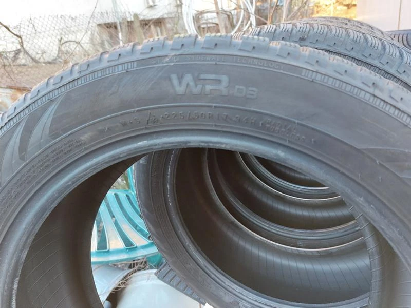 Гуми Зимни 225/50R17, снимка 8 - Гуми и джанти - 36664105