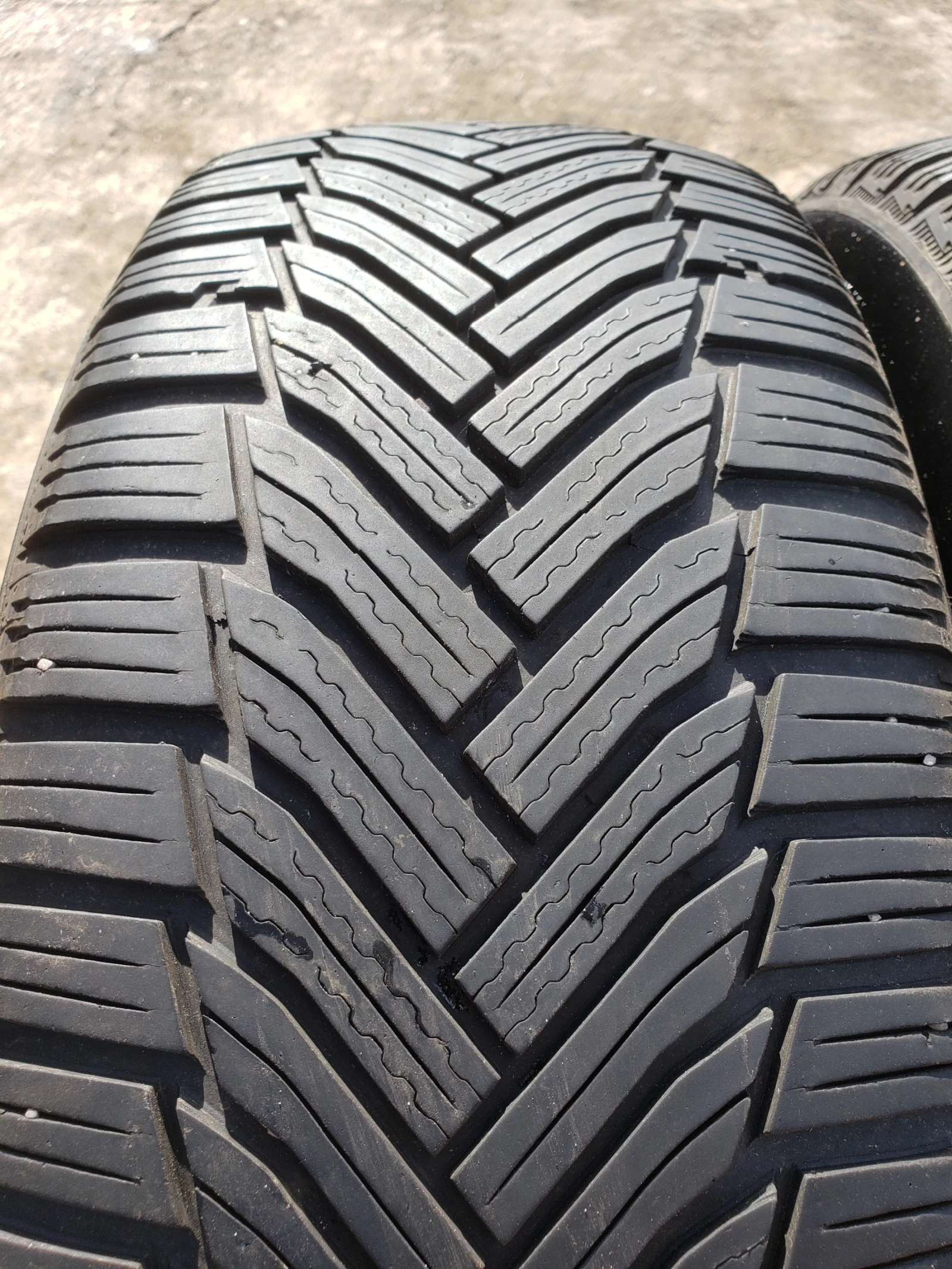 Гуми Зимни 215/60R17