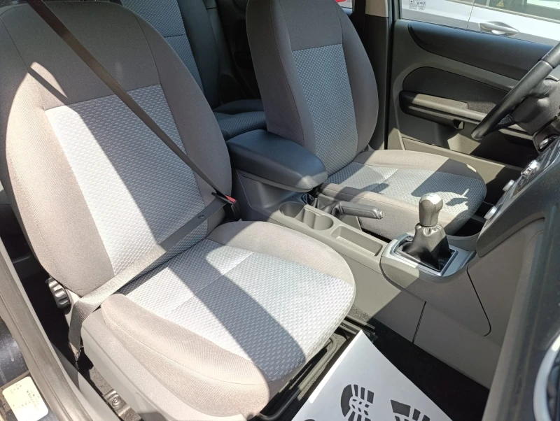 Ford Focus 1.8i, снимка 8 - Автомобили и джипове - 51147550