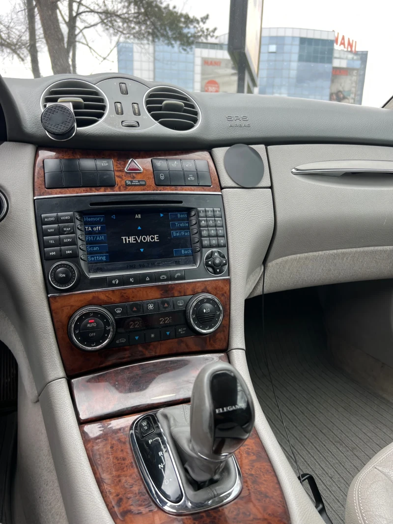 Mercedes-Benz CLK 320, снимка 6 - Автомобили и джипове - 53475381