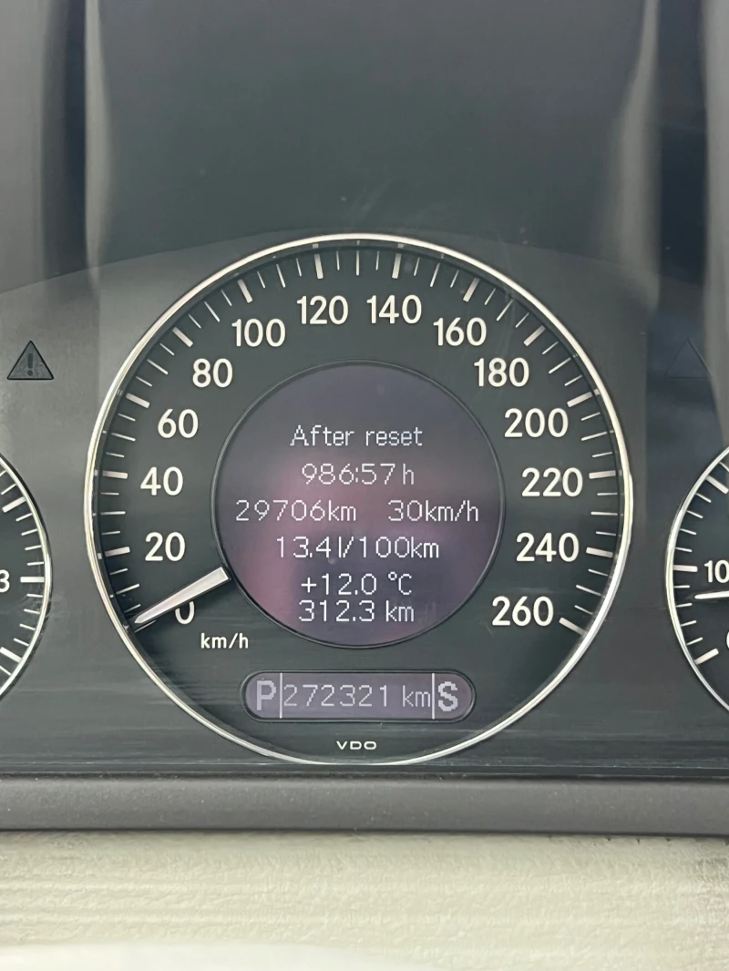 Mercedes-Benz CLK 320, снимка 11 - Автомобили и джипове - 53475381