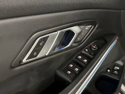 BMW 330 e xDrive Hybrid Plug-in AWD, снимка 14 - Автомобили и джипове - 54557955