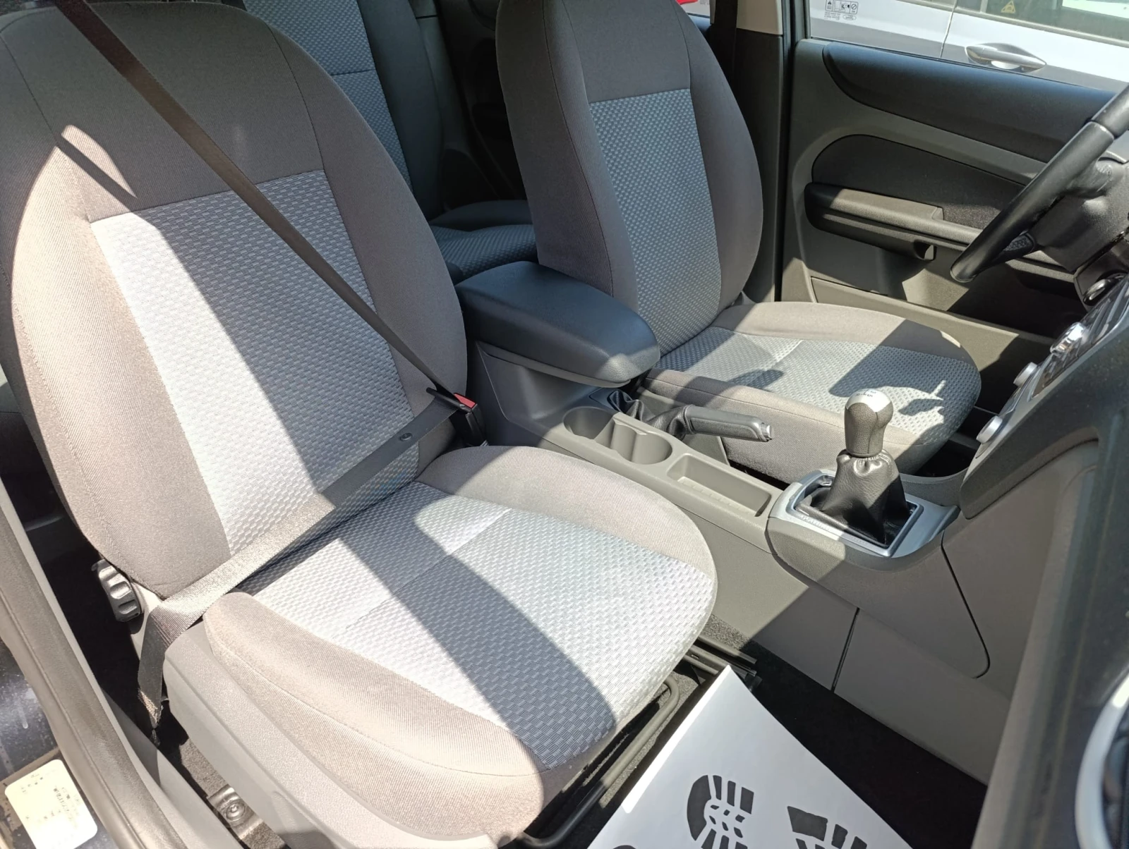 Ford Focus 1.8i - изображение 8