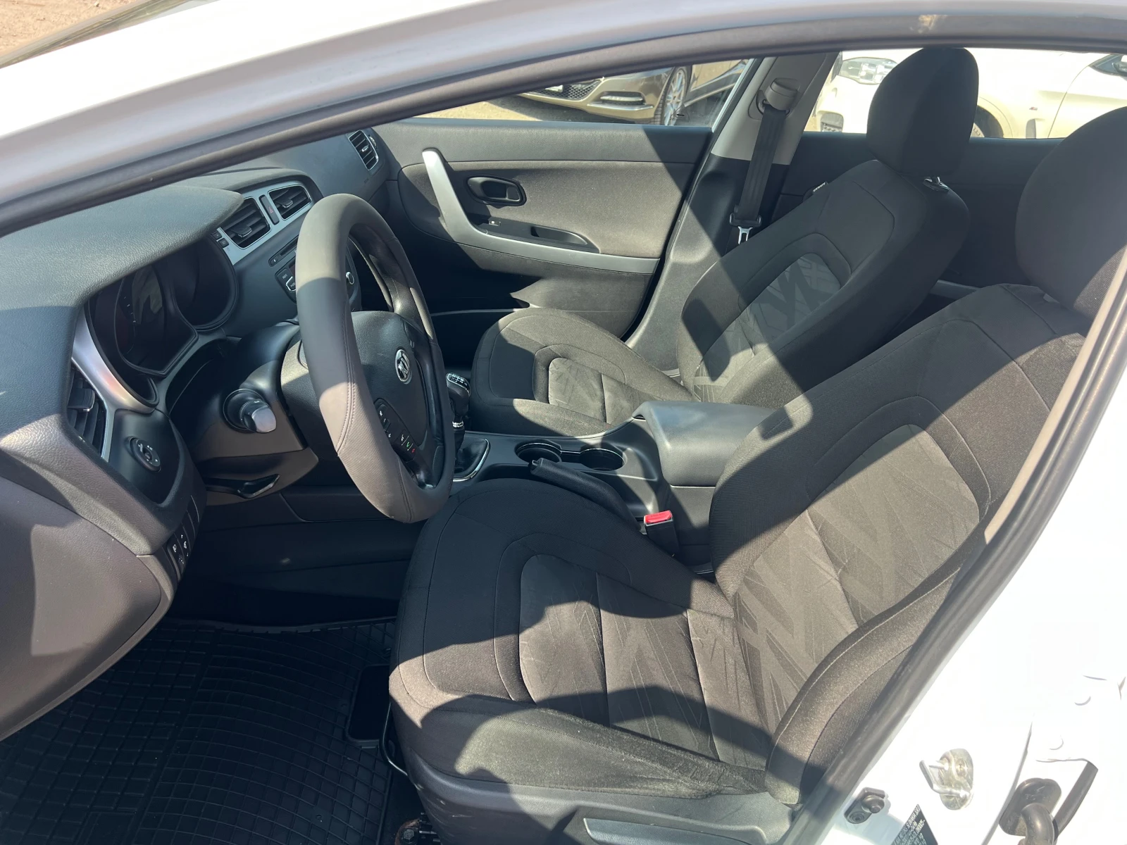 Kia Ceed ТОП* СОБСТВЕН ЛИЗИНГ, снимка 15 - Автомобили и джипове - 53708065