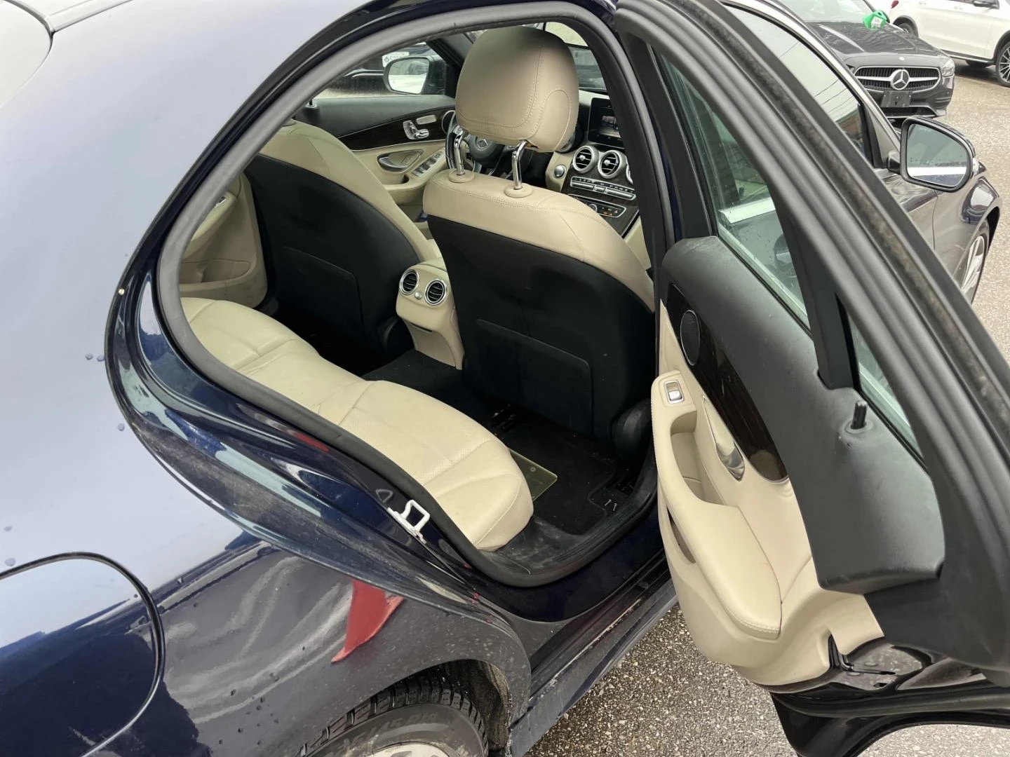 Mercedes-Benz C 300 4Matic* Keyless* Подгрев* Пано, снимка 14 - Автомобили и джипове - 53751888