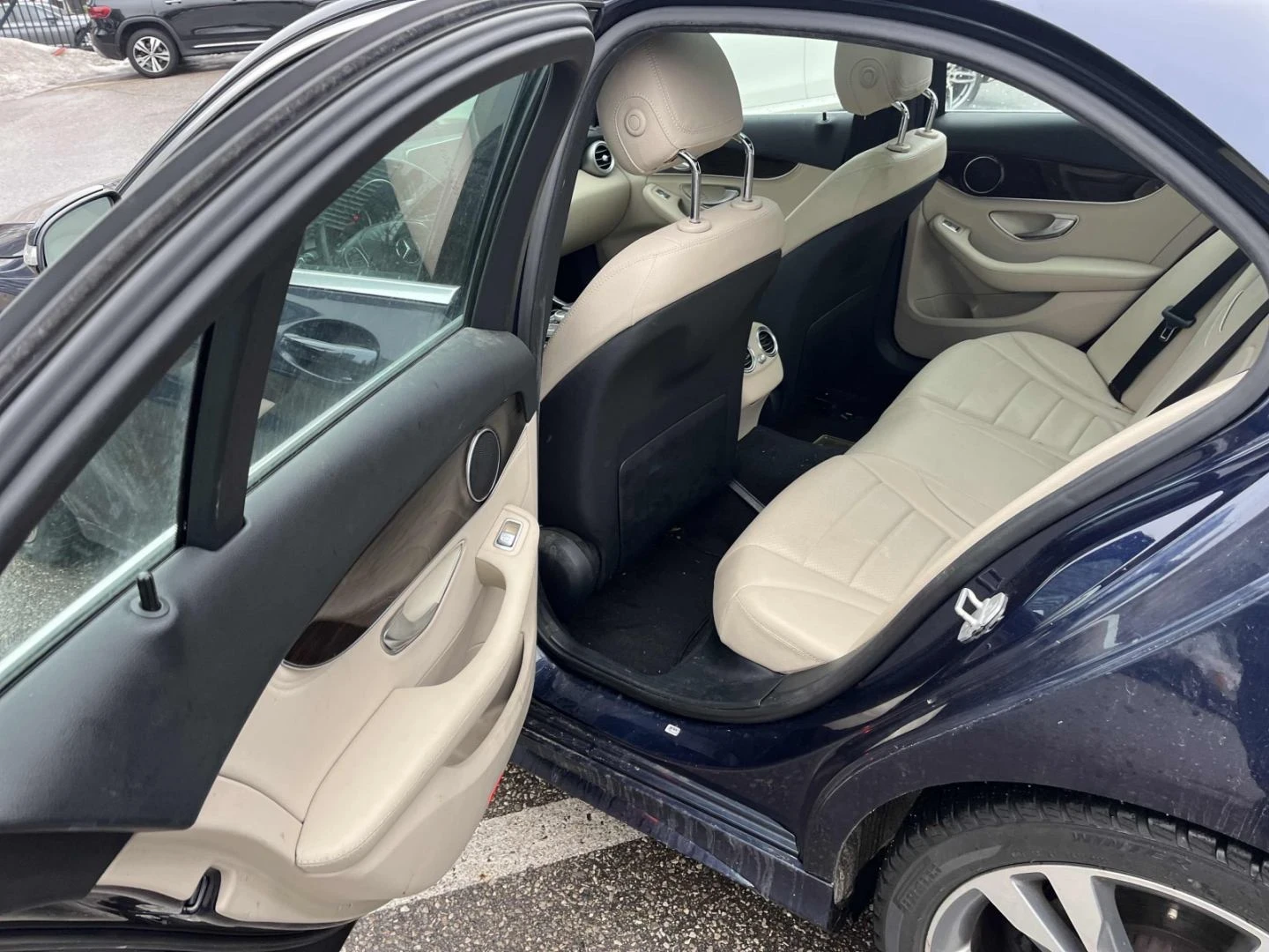 Mercedes-Benz C 300 4Matic* Keyless* Подгрев* Пано, снимка 12 - Автомобили и джипове - 53751888