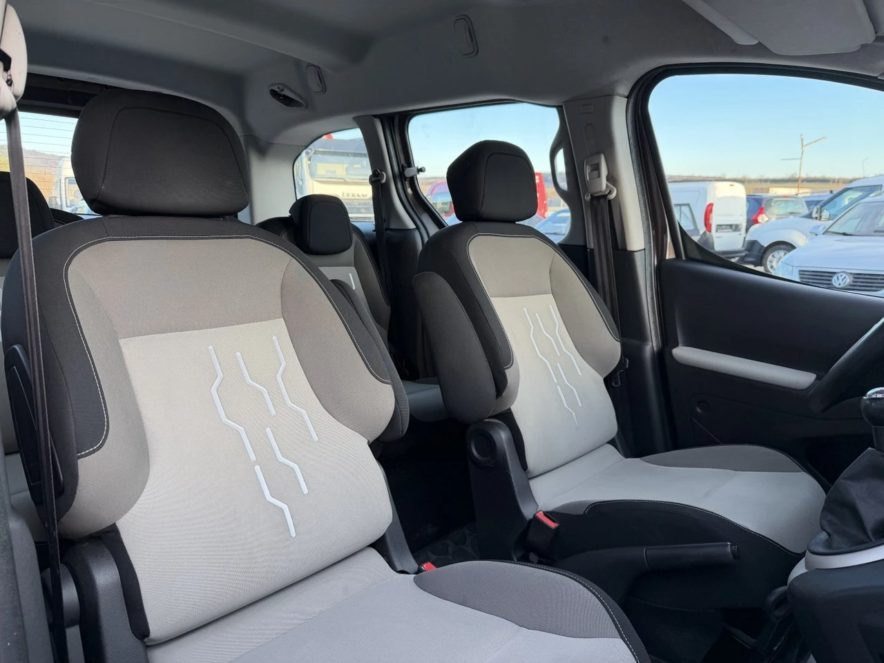 Peugeot Partner 1.6 HDi 92кс, снимка 15 - Автомобили и джипове - 53774580