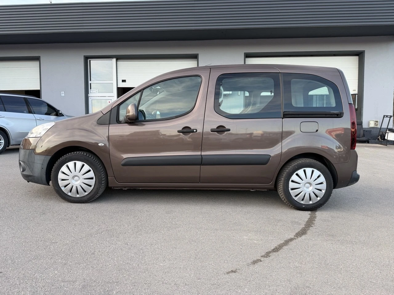 Peugeot Partner 1.6 HDi 92кс, снимка 8 - Автомобили и джипове - 53774580