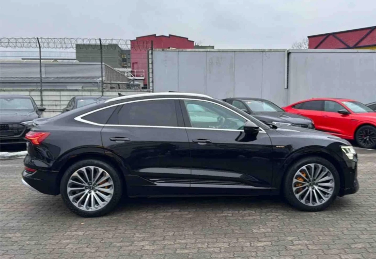 Audi E-Tron SPORTBACK55/S line/Hud /Pano/360* /B&O, снимка 3 - Автомобили и джипове - 54150408