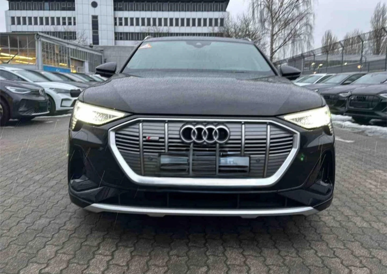 Audi E-Tron SPORTBACK55/S line/Hud /Pano/360* /B&O, снимка 2 - Автомобили и джипове - 54150408