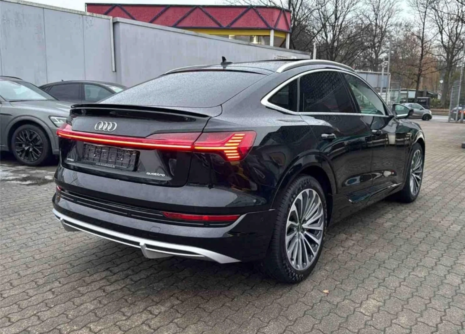 Audi E-Tron SPORTBACK55/S line/Hud /Pano/360* /B&O, снимка 4 - Автомобили и джипове - 54150408