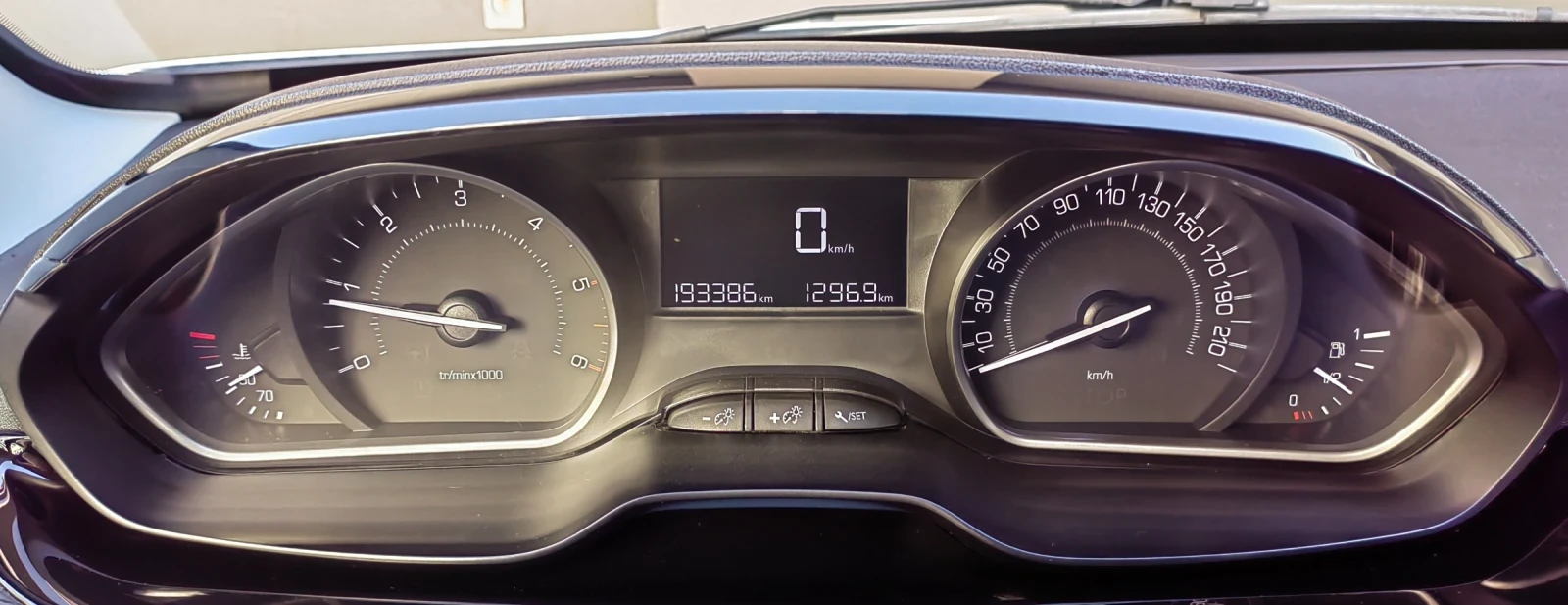 Peugeot 2008 1.6 BLUE HDI , снимка 12 - Автомобили и джипове - 54247314