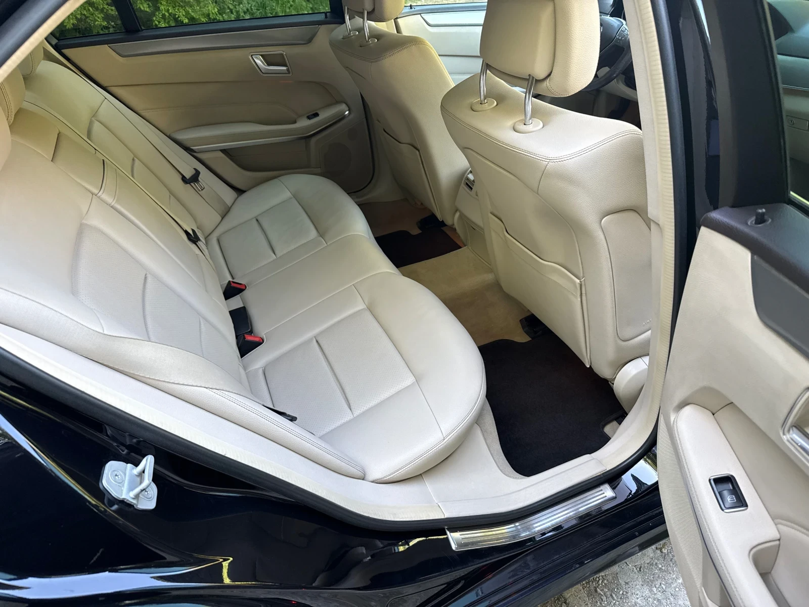 Mercedes-Benz E 250 Е250 4MATIC, снимка 14 - Автомобили и джипове - 54415156
