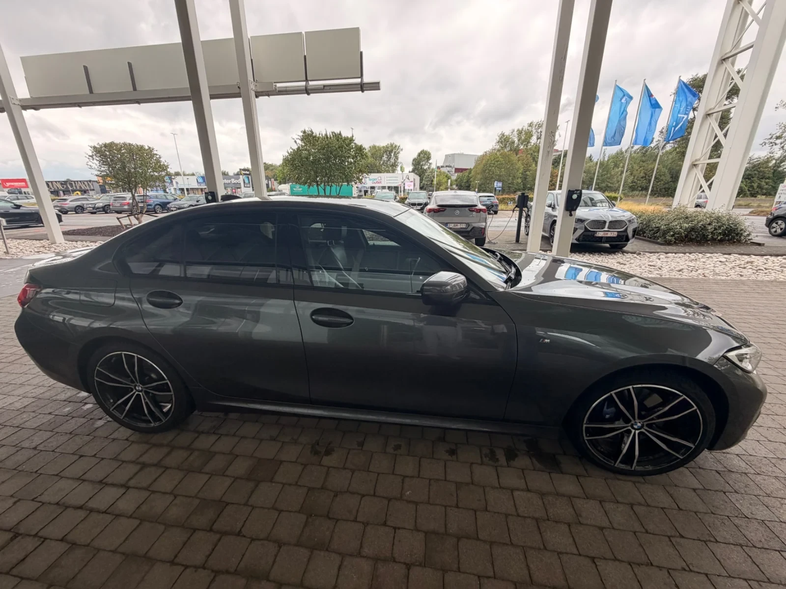 BMW 330 Plug-In Hybrid M-Sport Laser HeadUp Ambient Hi-Fi, снимка 6 - Автомобили и джипове - 56221390