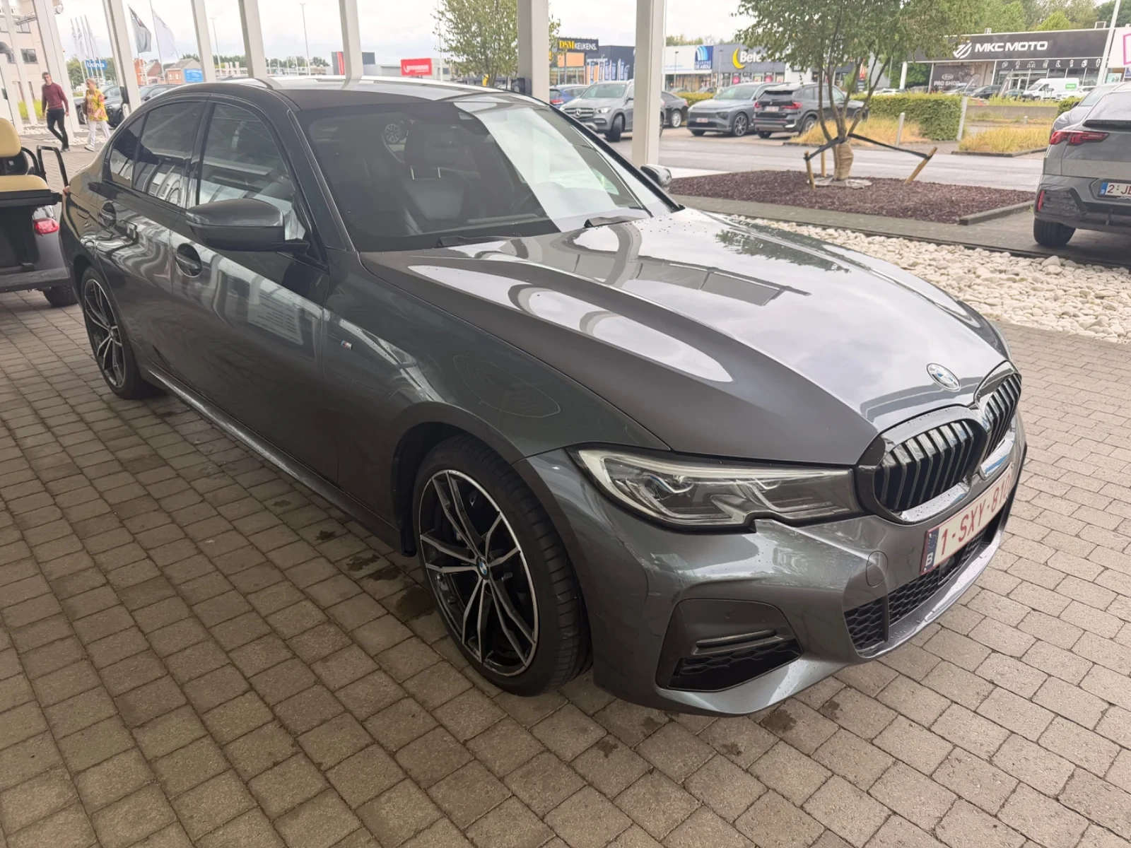 BMW 330 Plug-In Hybrid M-Sport Laser HeadUp Ambient Hi-Fi, снимка 2 - Автомобили и джипове - 56221390