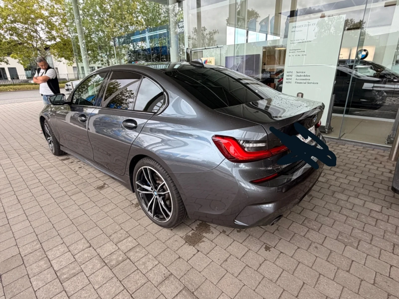 BMW 330 Plug-In Hybrid M-Sport Laser HeadUp Ambient Hi-Fi, снимка 4 - Автомобили и джипове - 56221390