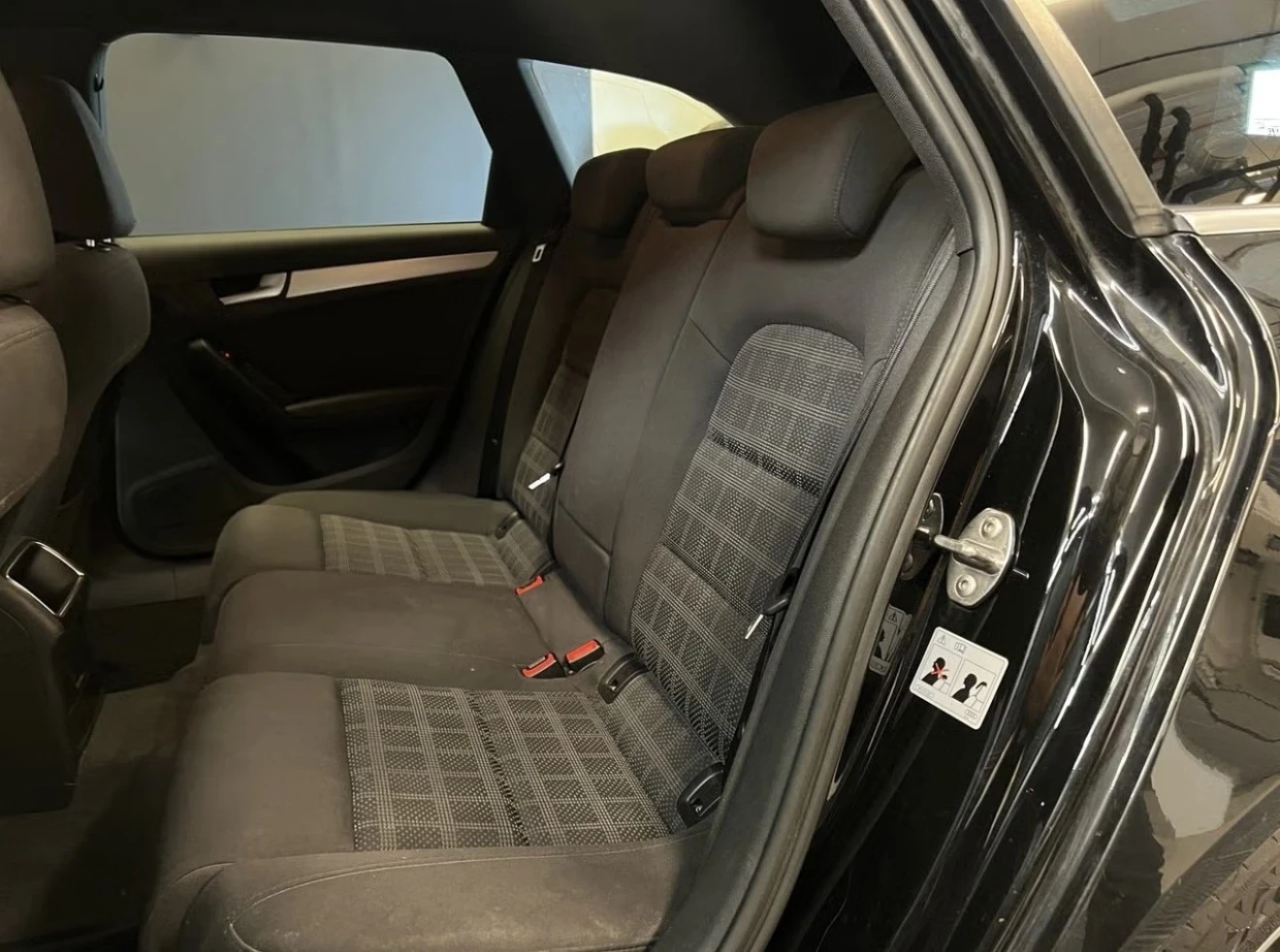 Audi A4 2.0 TDI / S LINE PLUS, снимка 11 - Автомобили и джипове - 56536767