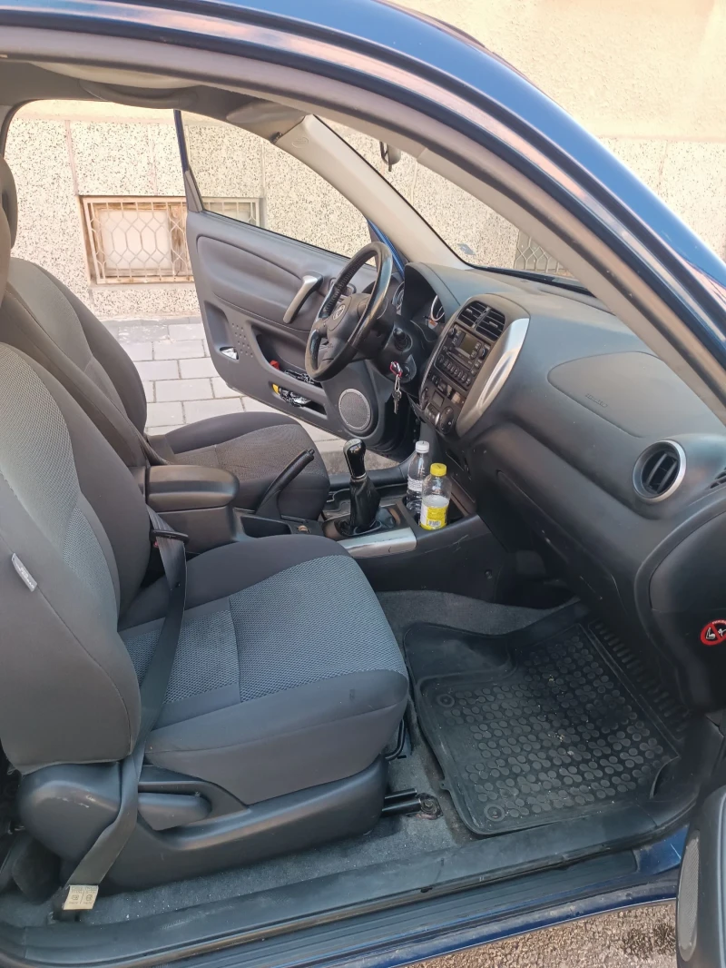 Toyota Rav4 3 врати , снимка 5 - Автомобили и джипове - 47831149