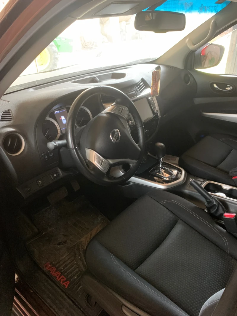 Nissan Navara, снимка 11 - Автомобили и джипове - 47438140