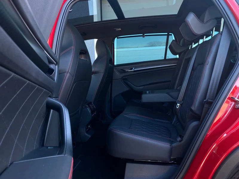 Skoda Kodiaq RS/245HP/MEMO/PANO/DSG/CANTON/AHK/CAM/NAVI/268g, снимка 14 - Автомобили и джипове - 51594510