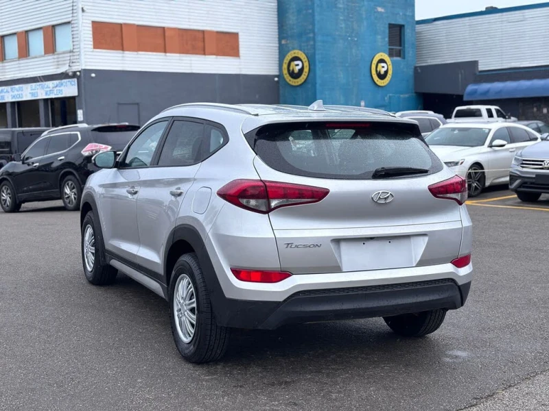 Hyundai Tucson 2.0L SEL FWD, снимка 5 - Автомобили и джипове - 52695987