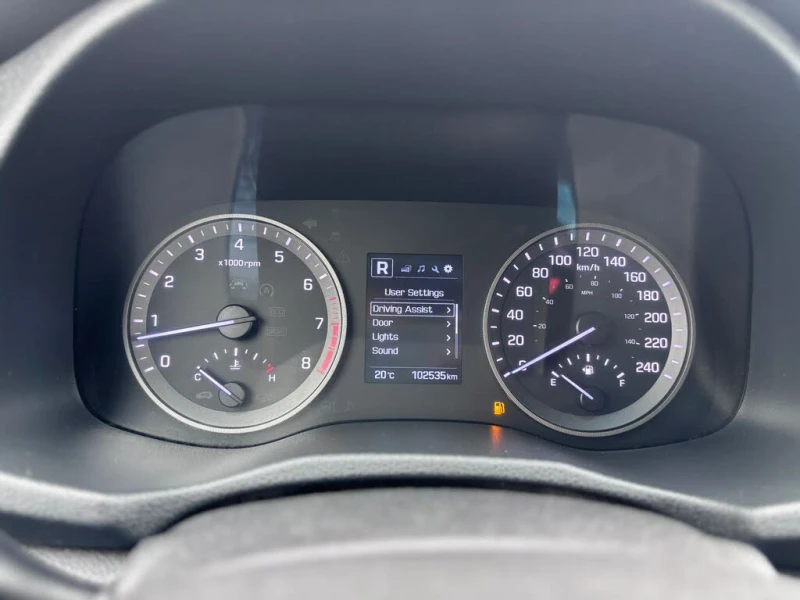 Hyundai Tucson 2.0L SEL FWD, снимка 8 - Автомобили и джипове - 52695987